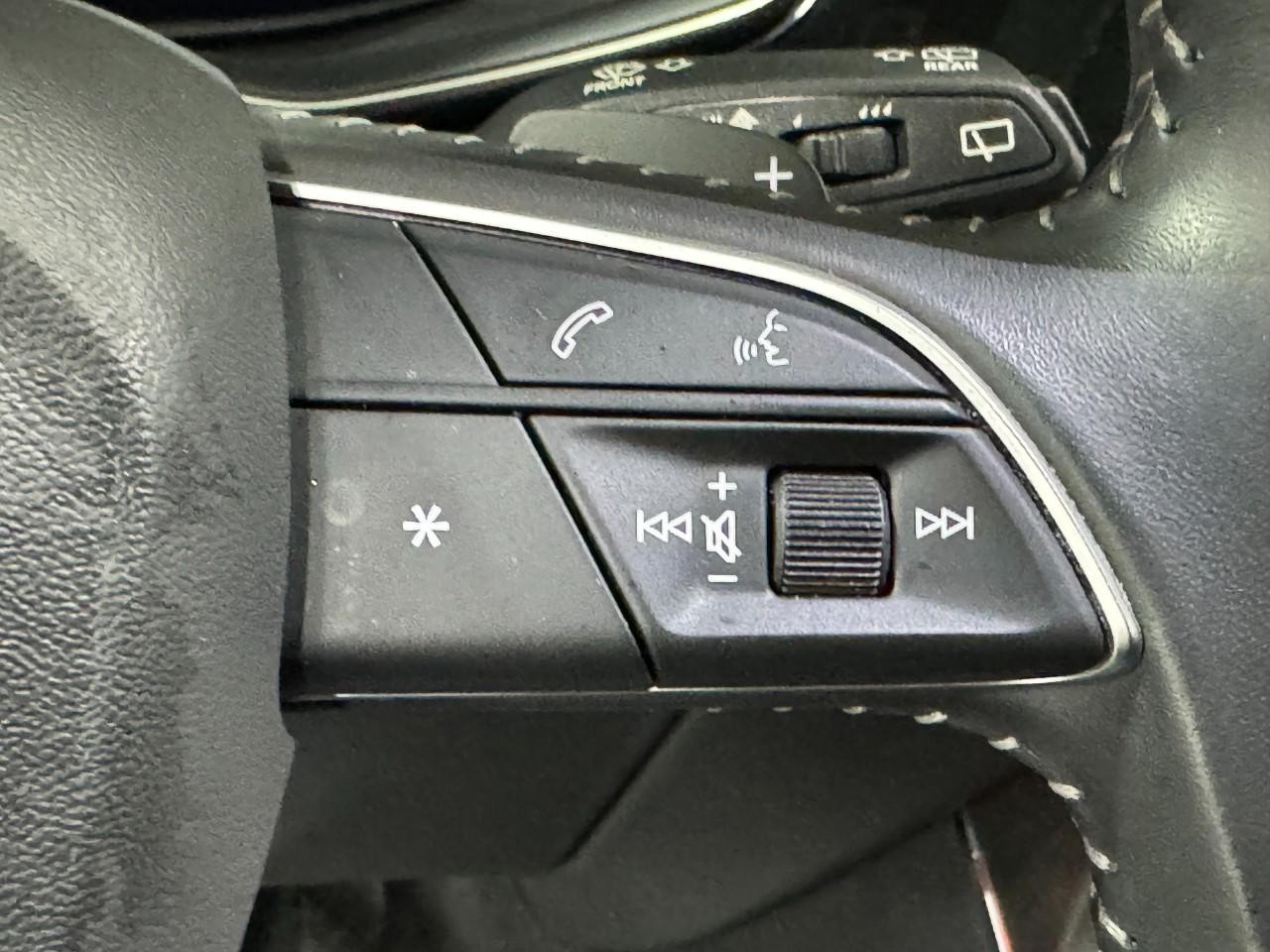 Audi Q8 Vehicle Full-screen Gallery Image 34