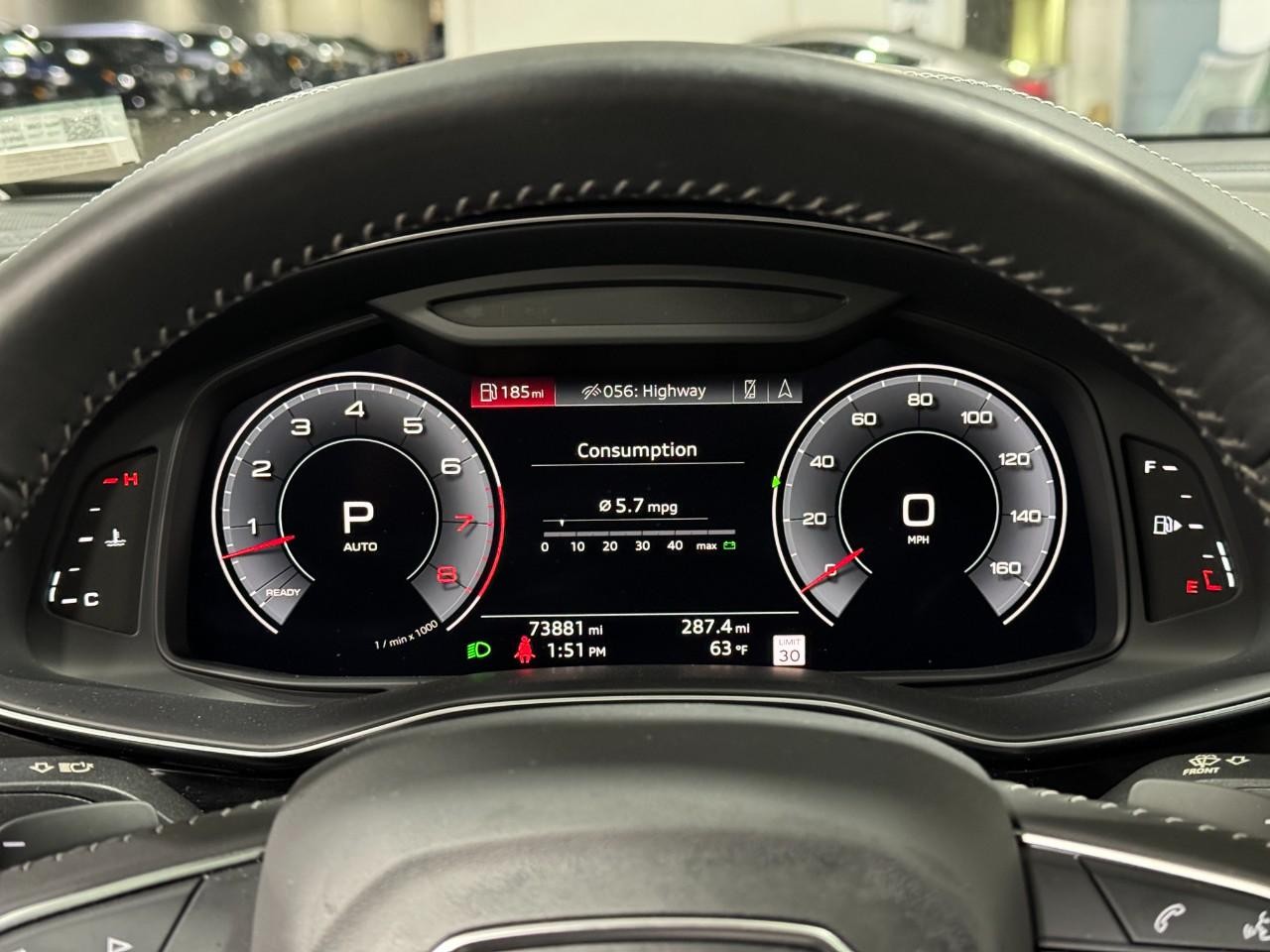 Audi Q8 Vehicle Full-screen Gallery Image 35