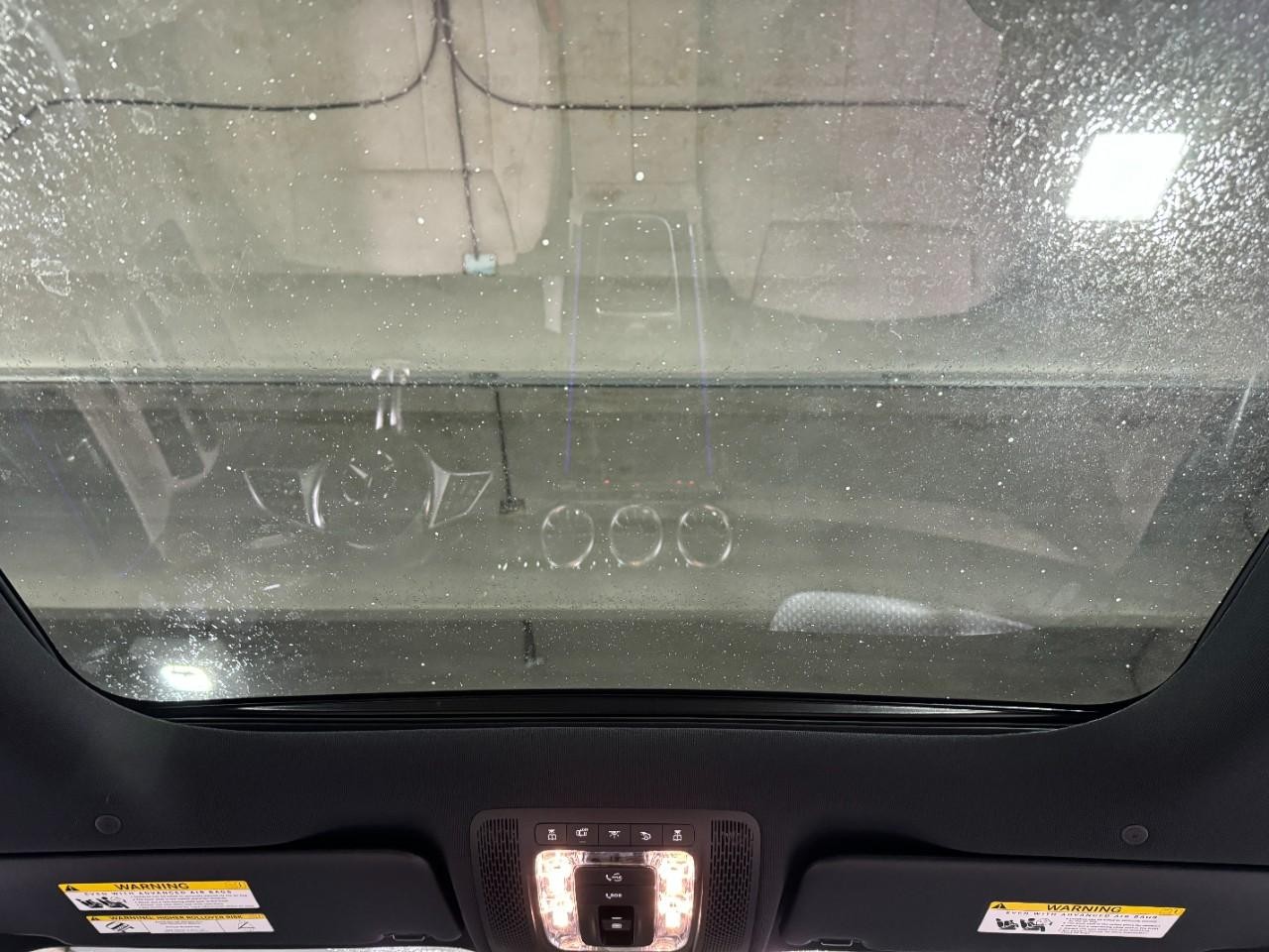 Mercedes-Benz GLA Vehicle Full-screen Gallery Image 11