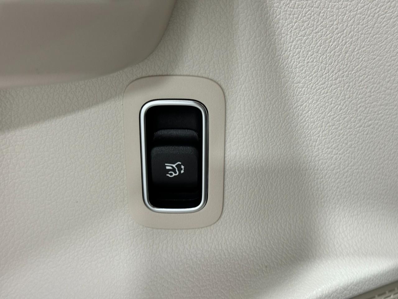 Mercedes-Benz GLA Vehicle Full-screen Gallery Image 27