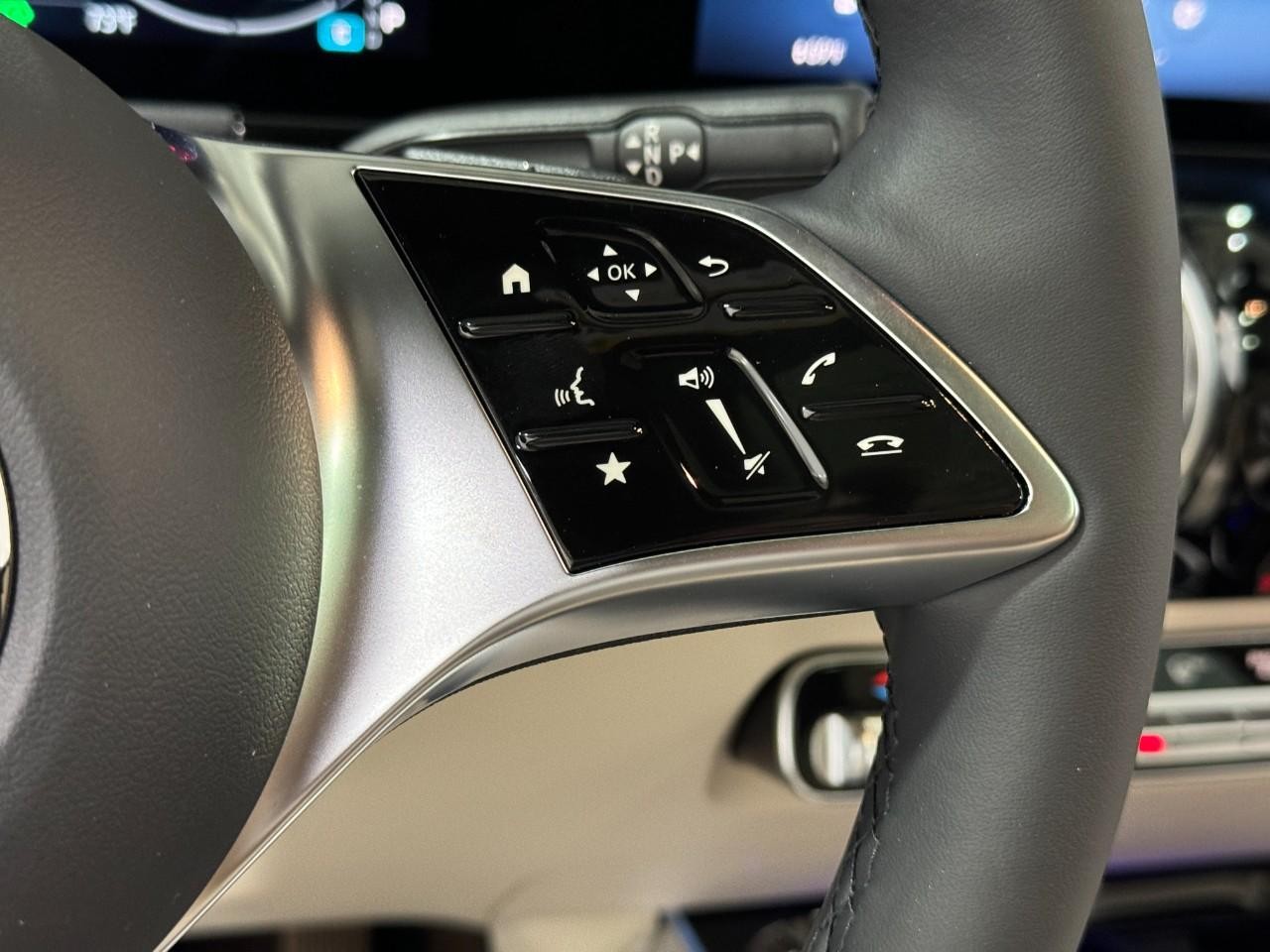 Mercedes-Benz GLA Vehicle Full-screen Gallery Image 33