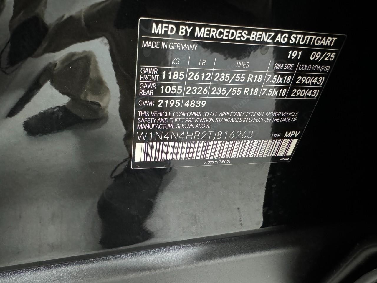 Mercedes-Benz GLA Vehicle Full-screen Gallery Image 37