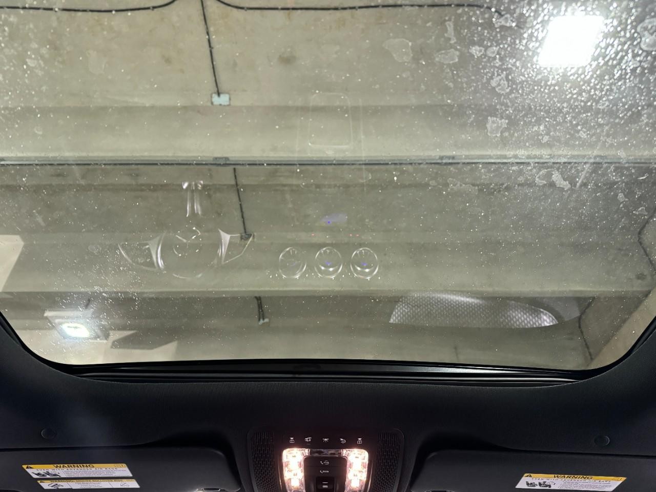 Mercedes-Benz GLA Vehicle Full-screen Gallery Image 11