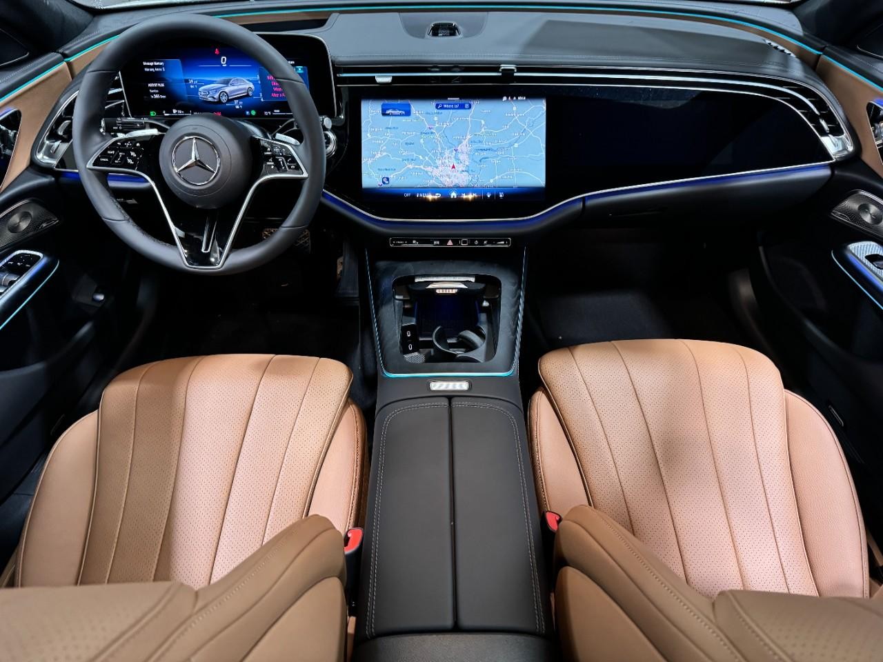 Mercedes-Benz E-Class Vehicle Full-screen Gallery Image 12