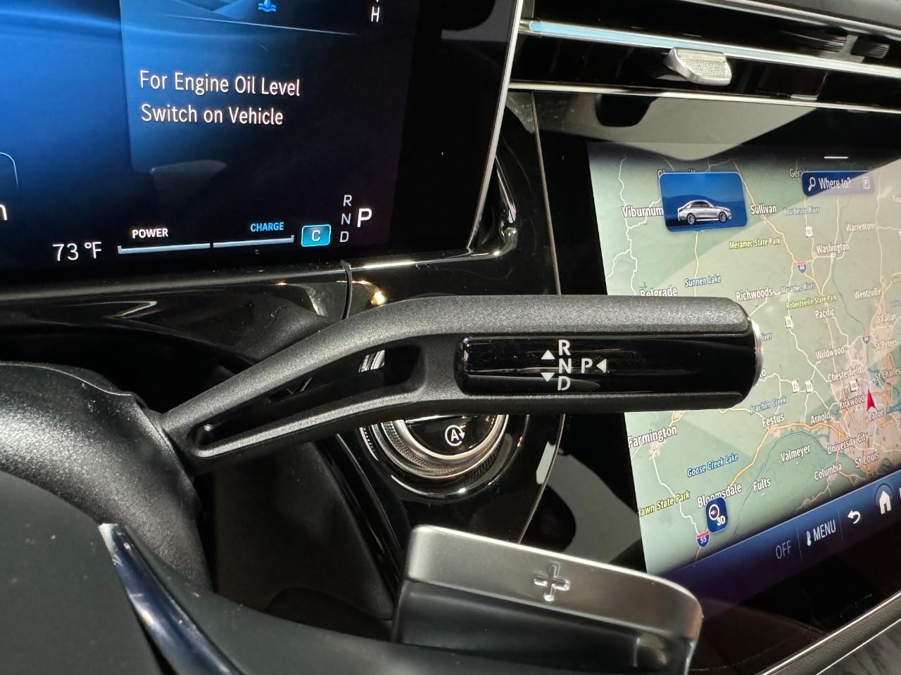 Mercedes-Benz E-Class Vehicle Full-screen Gallery Image 34