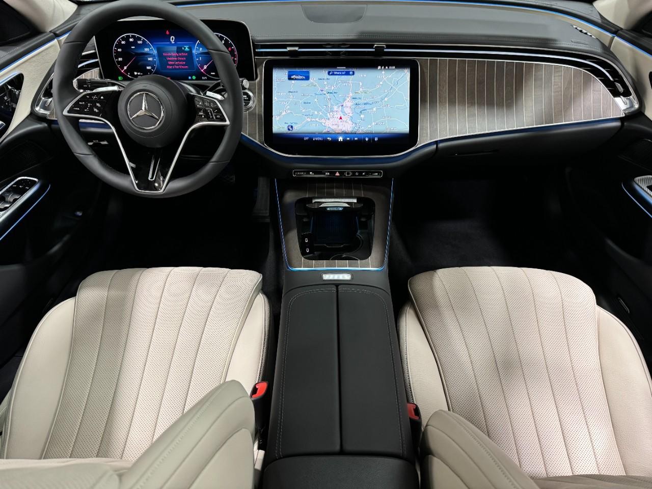 Mercedes-Benz E-Class Vehicle Full-screen Gallery Image 12