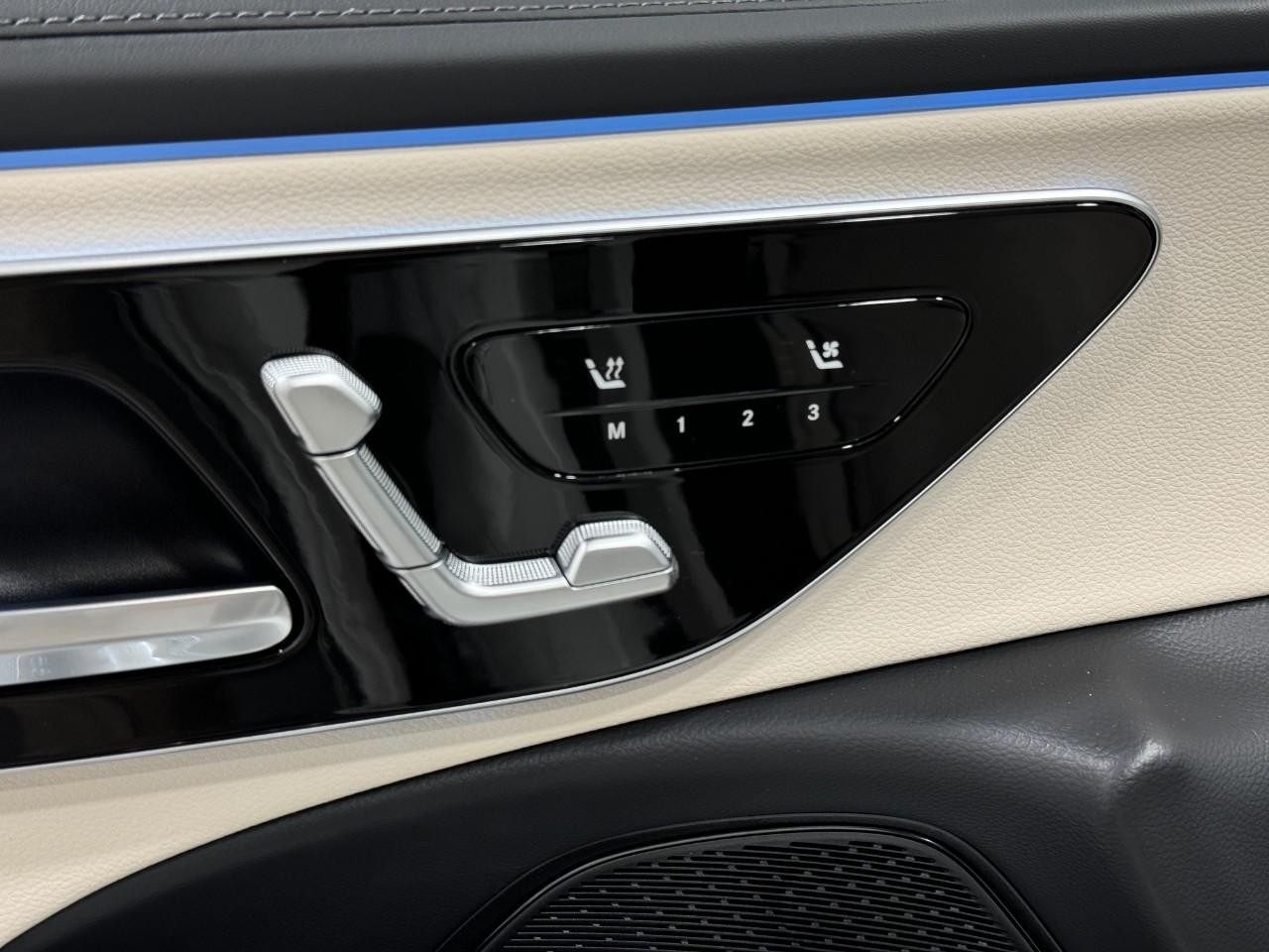 Mercedes-Benz E-Class Vehicle Full-screen Gallery Image 21