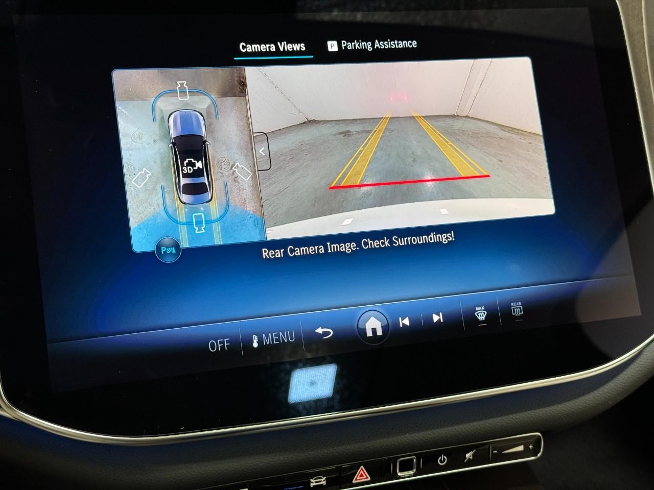 Mercedes-Benz E-Class Vehicle Full-screen Gallery Image 32