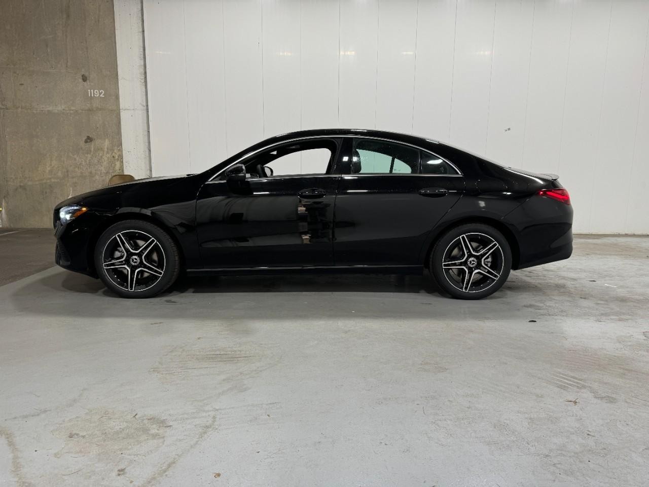 Mercedes-Benz CLA Vehicle Full-screen Gallery Image 2