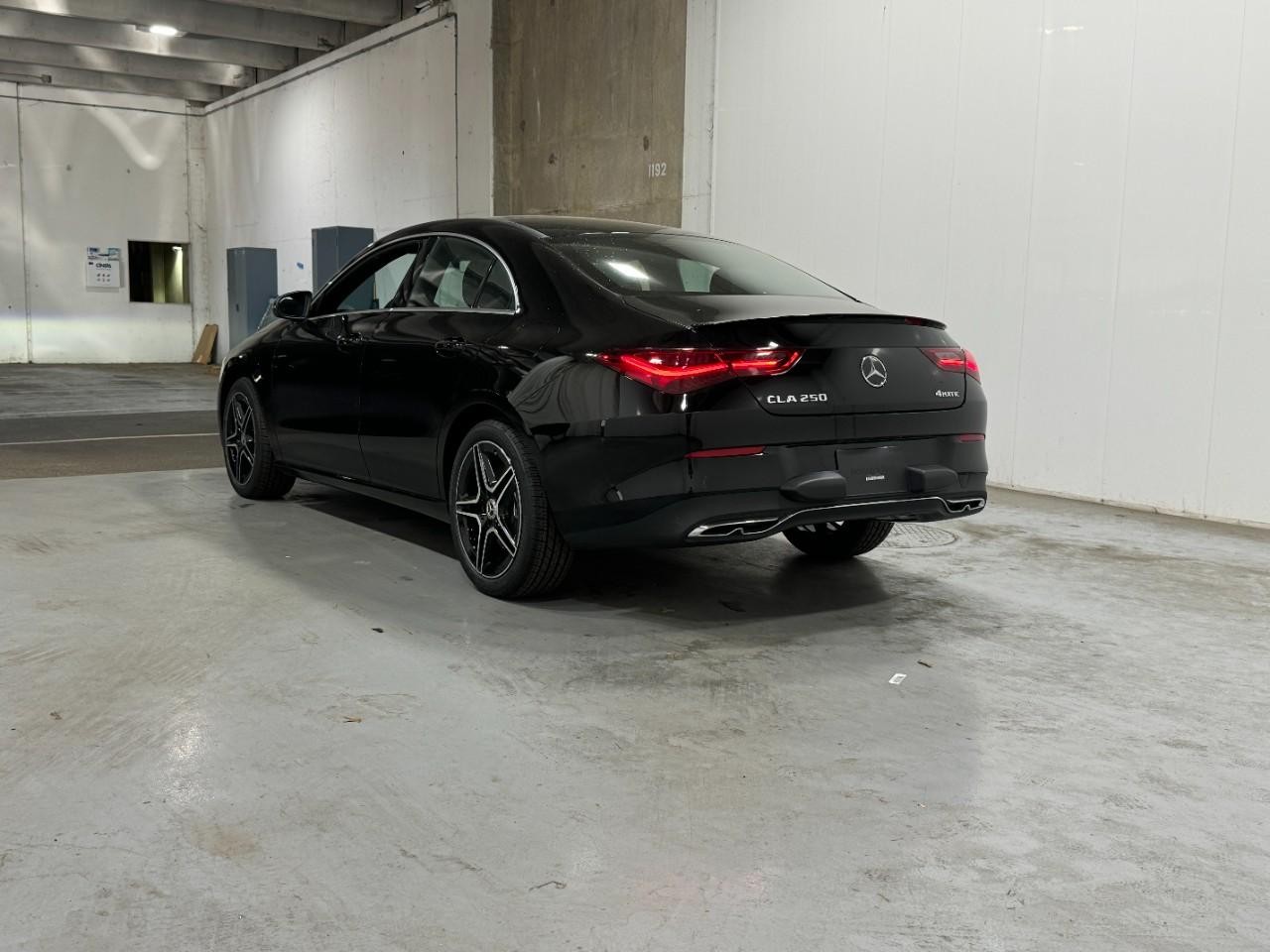 Mercedes-Benz CLA Vehicle Full-screen Gallery Image 3