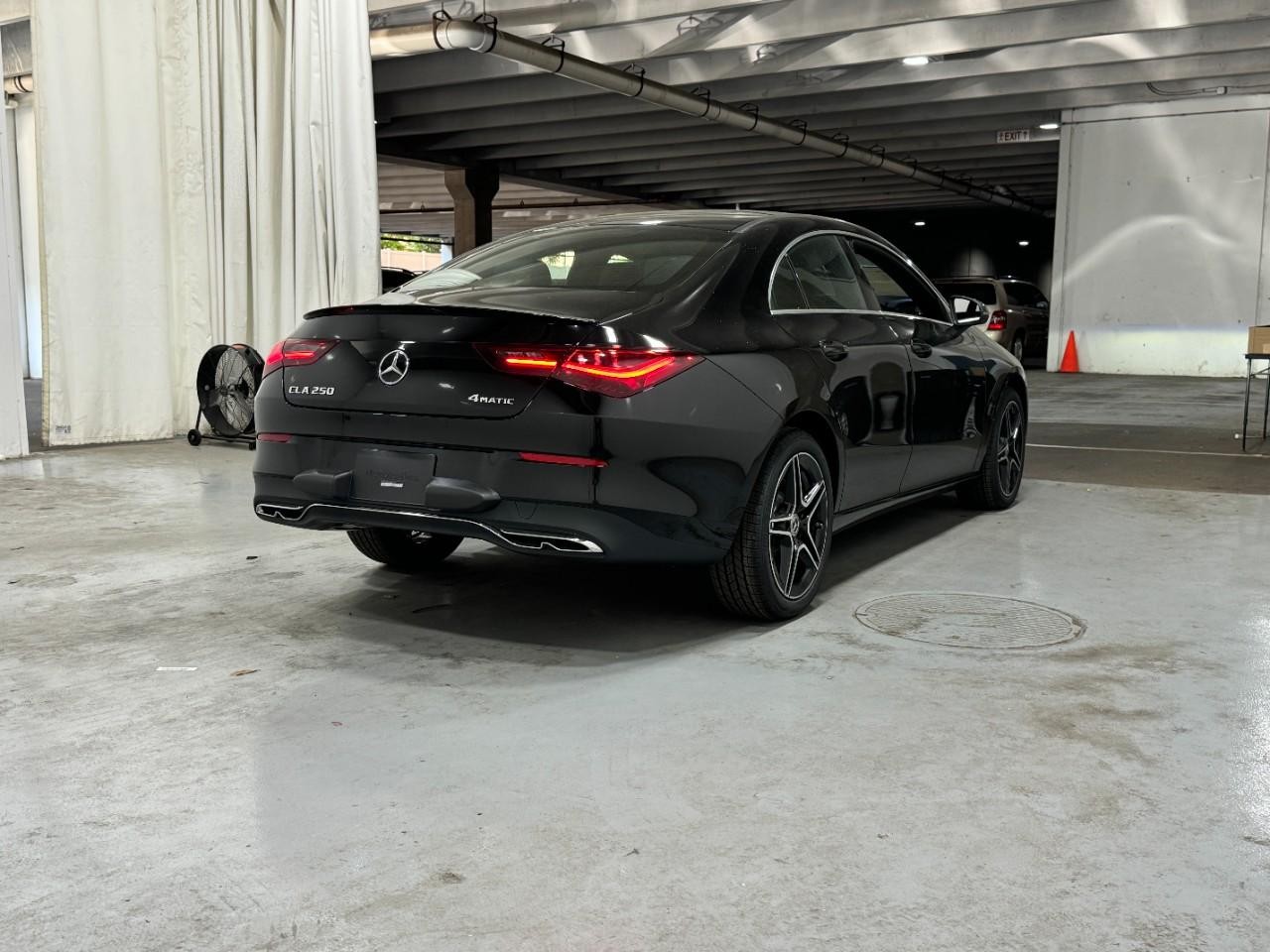 Mercedes-Benz CLA Vehicle Full-screen Gallery Image 4