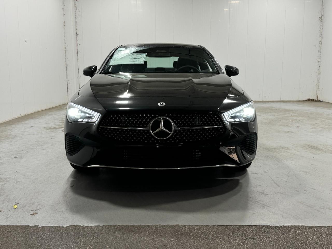 Mercedes-Benz CLA Vehicle Full-screen Gallery Image 7