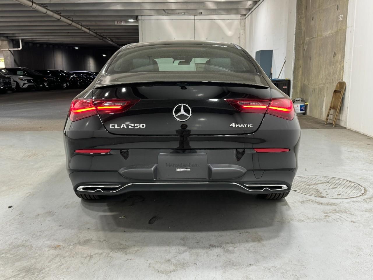 Mercedes-Benz CLA Vehicle Full-screen Gallery Image 9