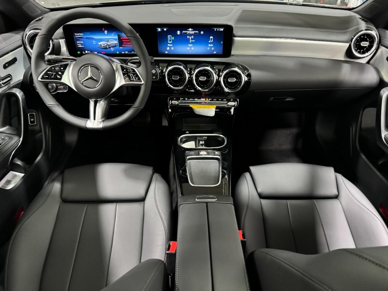 Mercedes-Benz CLA Vehicle Full-screen Gallery Image 12