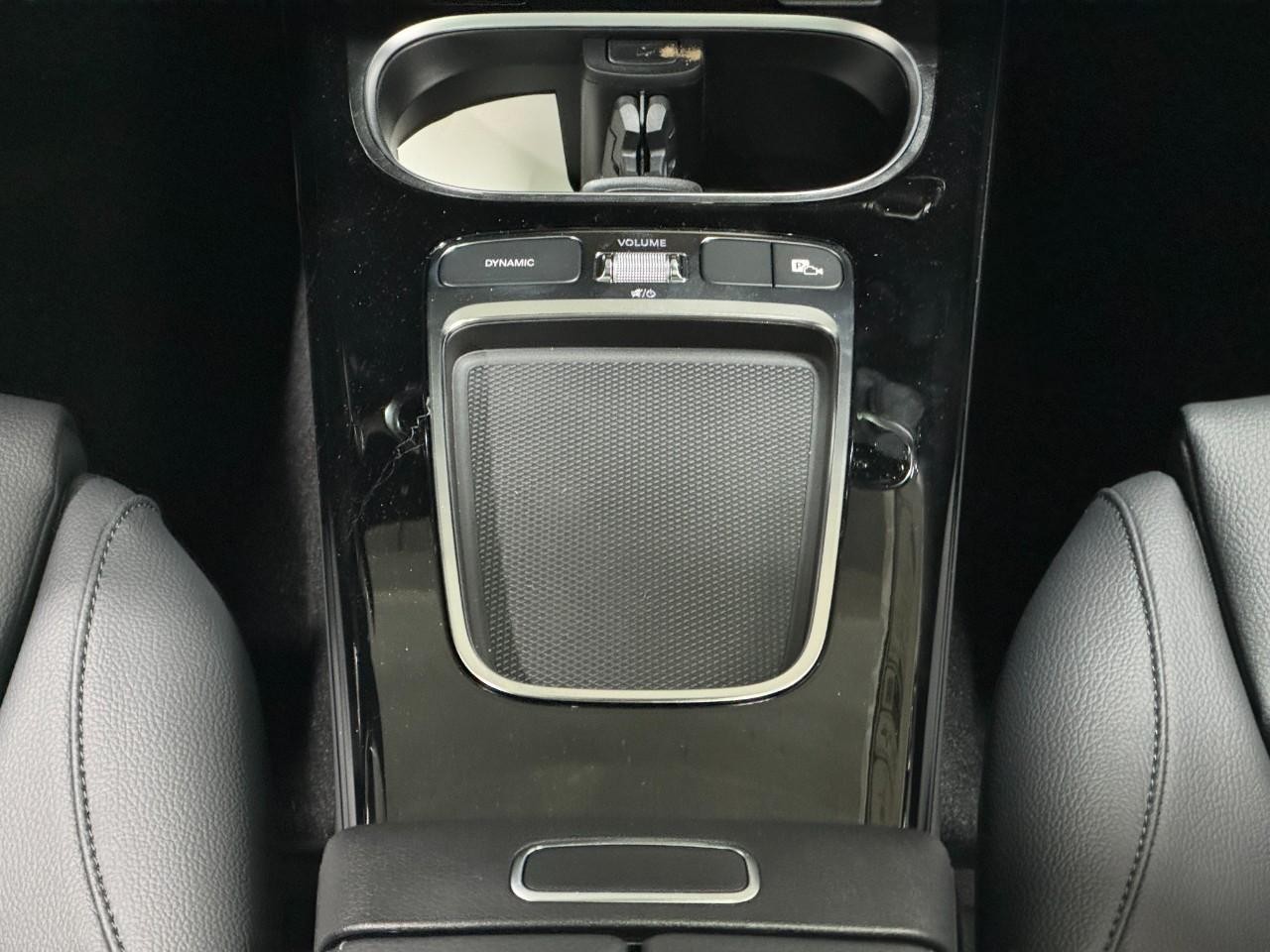 Mercedes-Benz CLA Vehicle Full-screen Gallery Image 16