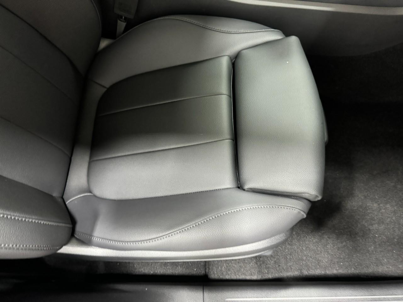 Mercedes-Benz CLA Vehicle Full-screen Gallery Image 19