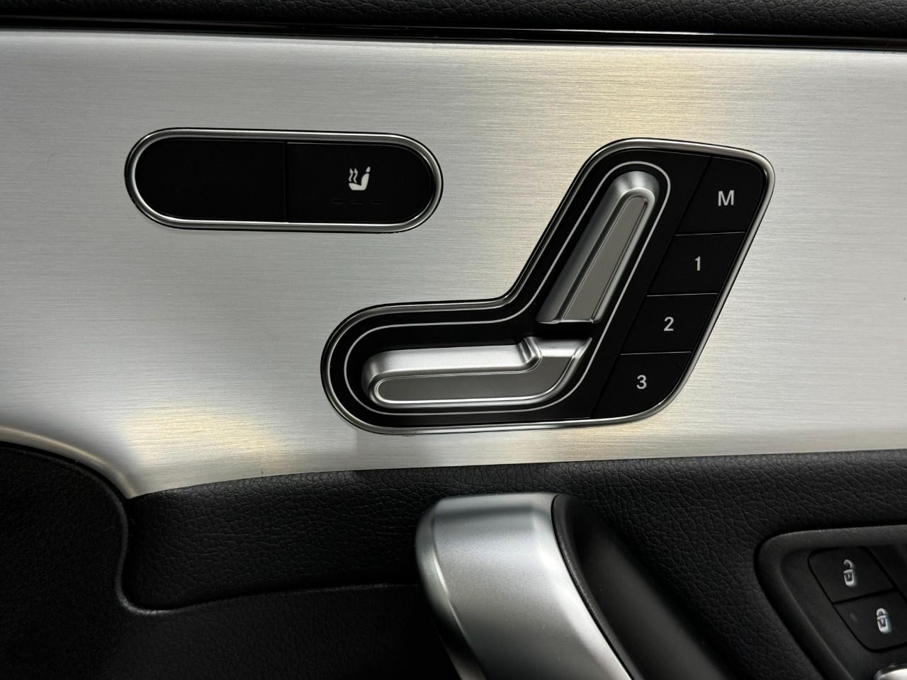 Mercedes-Benz CLA Vehicle Full-screen Gallery Image 21