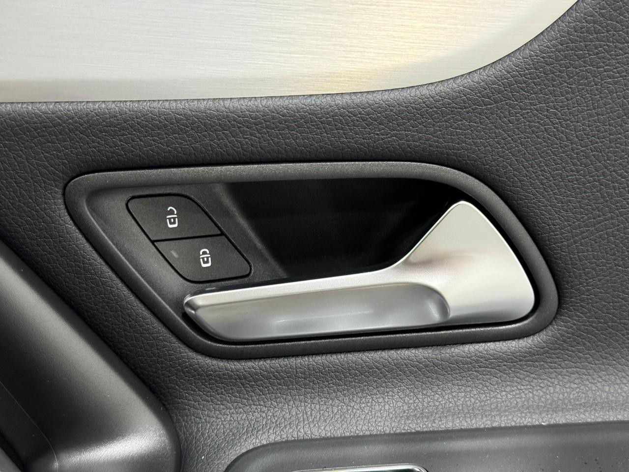 Mercedes-Benz CLA Vehicle Full-screen Gallery Image 22