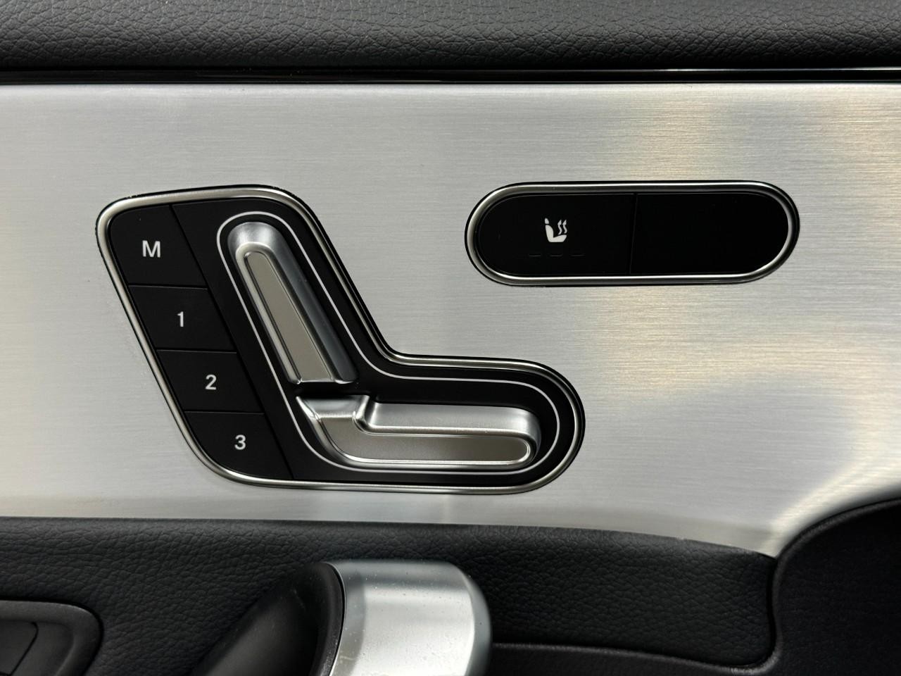 Mercedes-Benz CLA Vehicle Full-screen Gallery Image 24