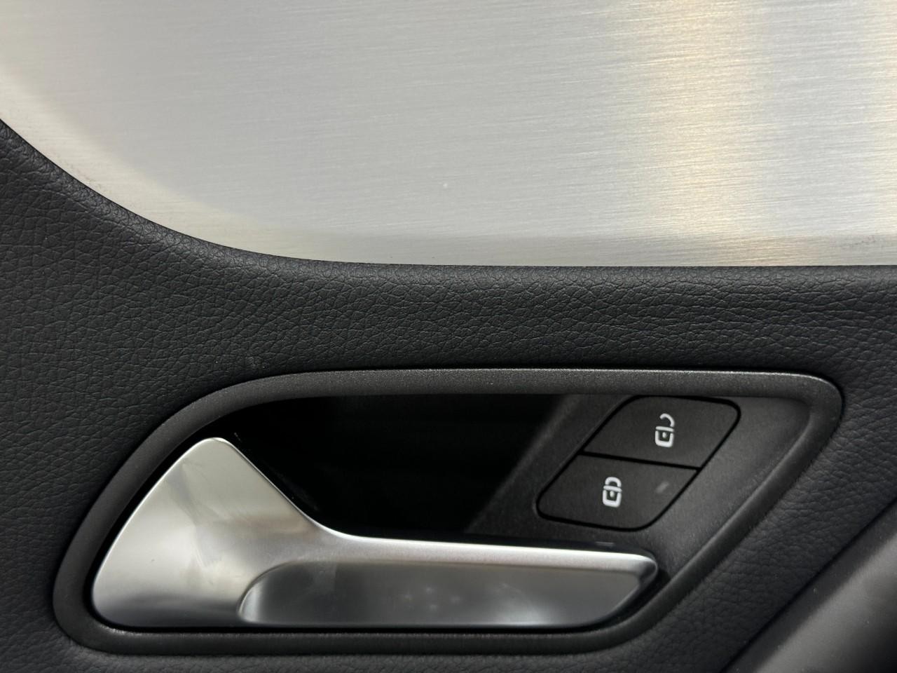 Mercedes-Benz CLA Vehicle Full-screen Gallery Image 25