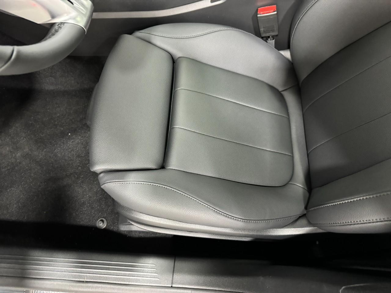 Mercedes-Benz CLA Vehicle Full-screen Gallery Image 29