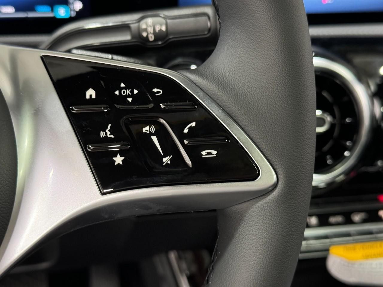 Mercedes-Benz CLA Vehicle Full-screen Gallery Image 33