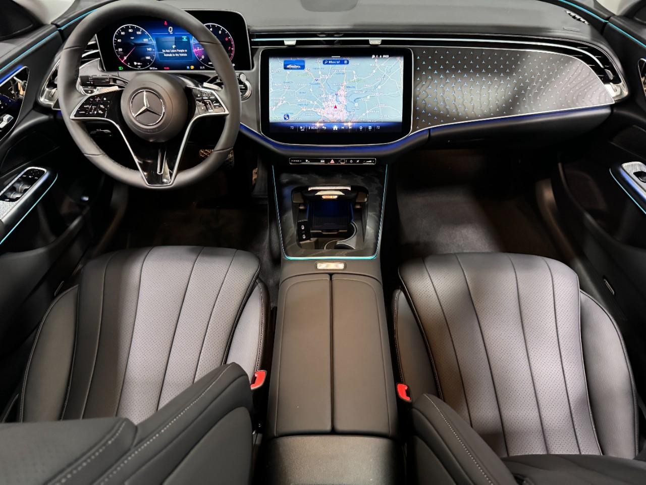 Mercedes-Benz E-Class Vehicle Full-screen Gallery Image 12