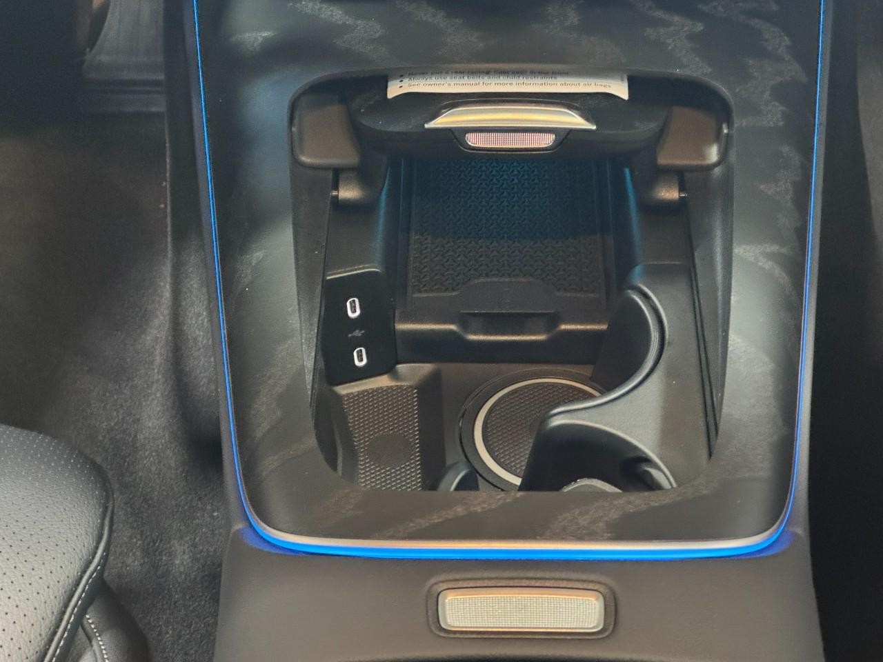 Mercedes-Benz E-Class Vehicle Full-screen Gallery Image 15