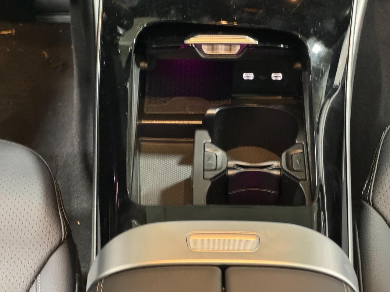 Mercedes-Benz CLE Vehicle Full-screen Gallery Image 14