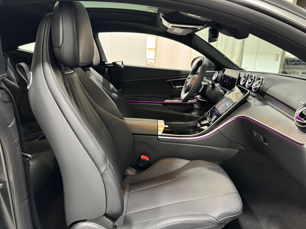 Mercedes-Benz CLE Vehicle Full-screen Gallery Image 16