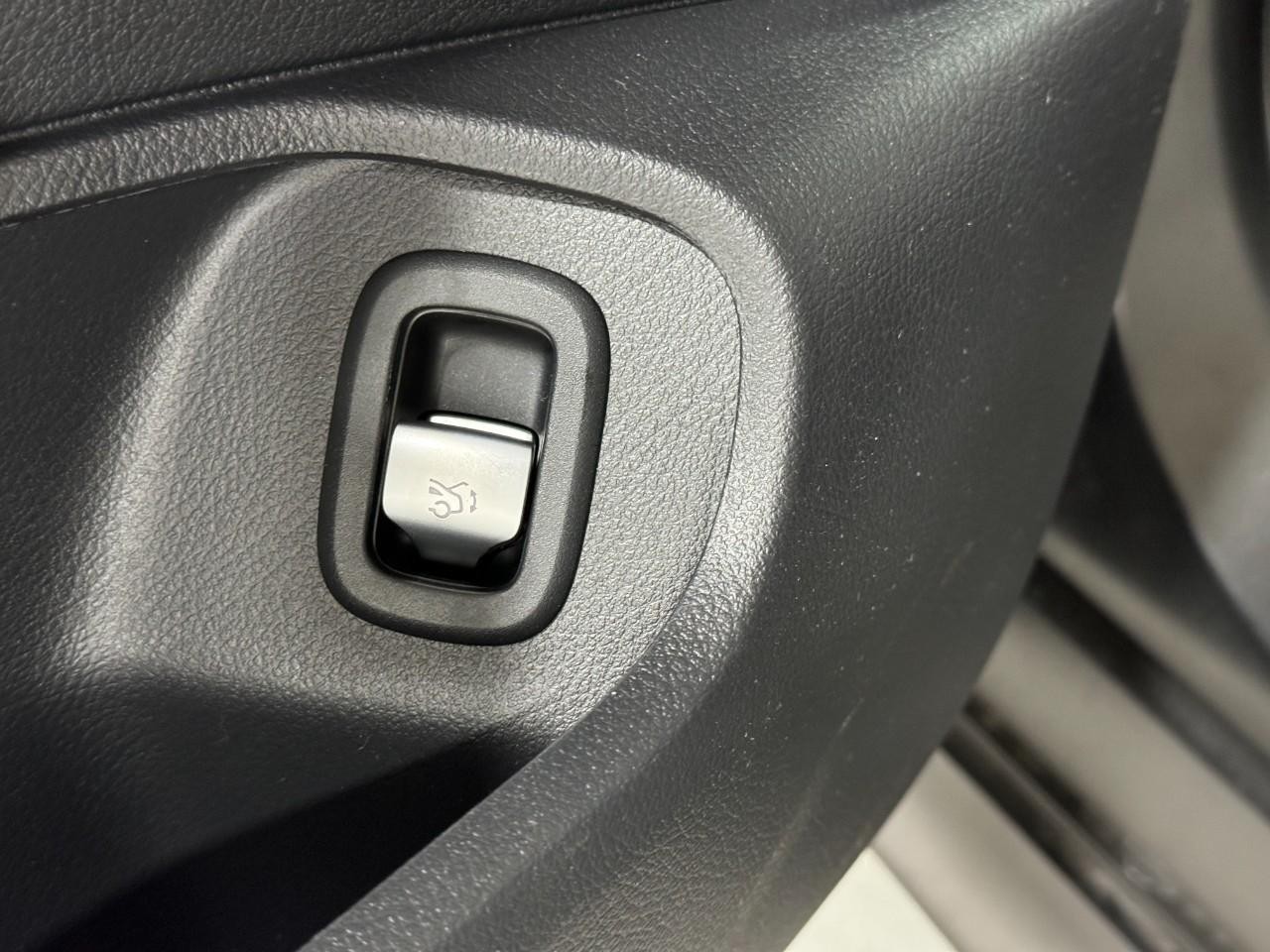 Mercedes-Benz CLE Vehicle Full-screen Gallery Image 26