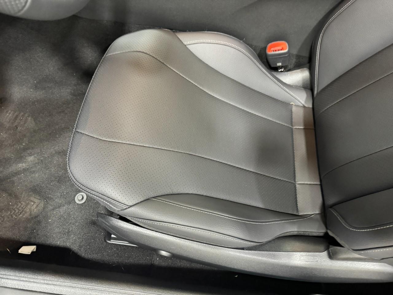 Mercedes-Benz CLE Vehicle Full-screen Gallery Image 28