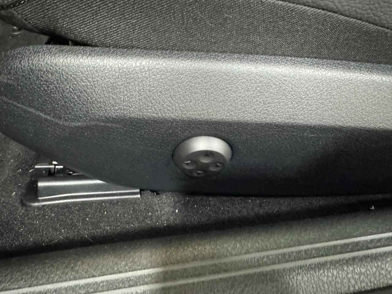 Mercedes-Benz CLE Vehicle Full-screen Gallery Image 29