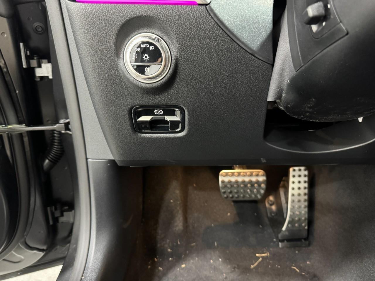 Mercedes-Benz CLE Vehicle Full-screen Gallery Image 30