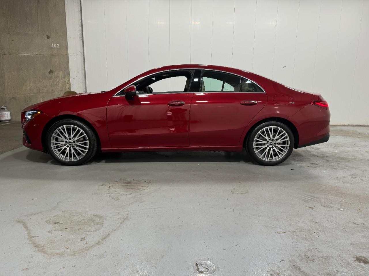 Mercedes-Benz CLA Vehicle Full-screen Gallery Image 2