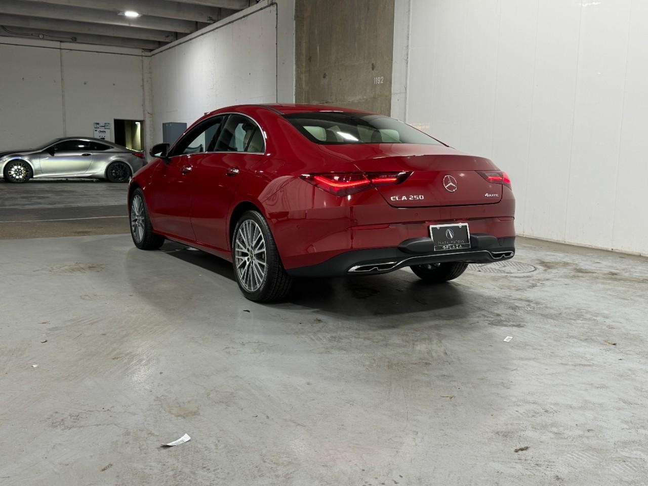 Mercedes-Benz CLA Vehicle Full-screen Gallery Image 3