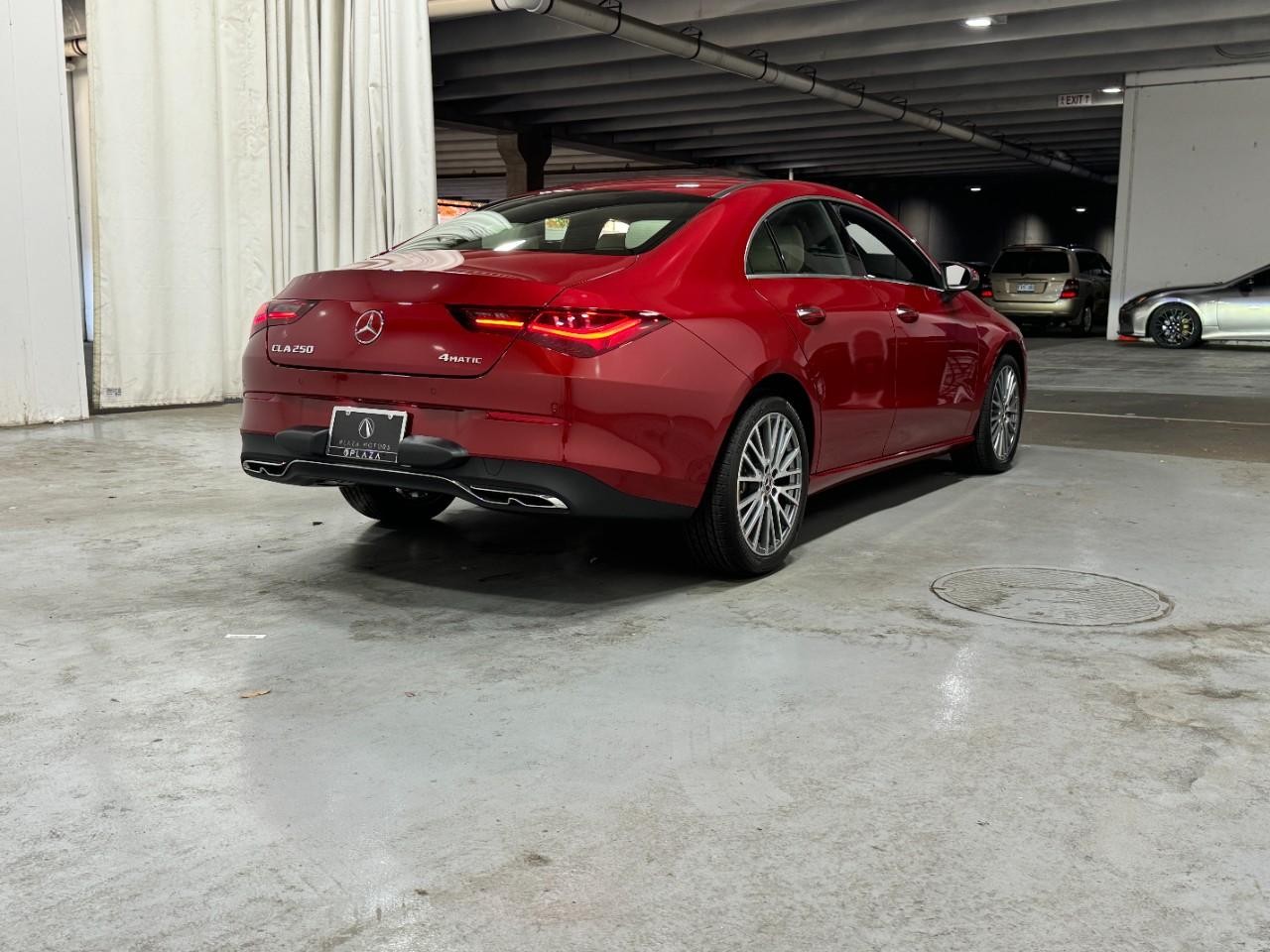 Mercedes-Benz CLA Vehicle Full-screen Gallery Image 4