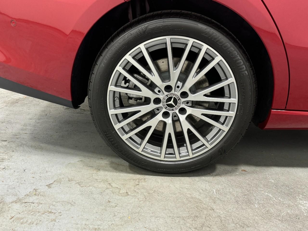 Mercedes-Benz CLA Vehicle Full-screen Gallery Image 5