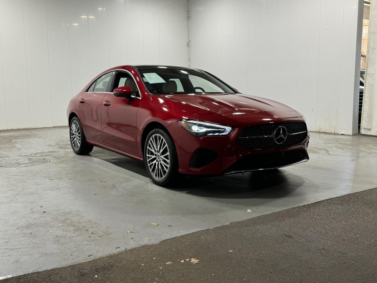 Mercedes-Benz CLA Vehicle Full-screen Gallery Image 6