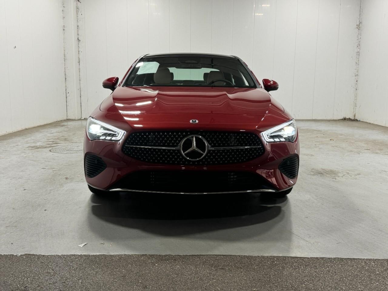 Mercedes-Benz CLA Vehicle Full-screen Gallery Image 7