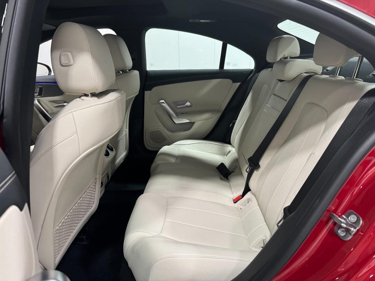 Mercedes-Benz CLA Vehicle Full-screen Gallery Image 8