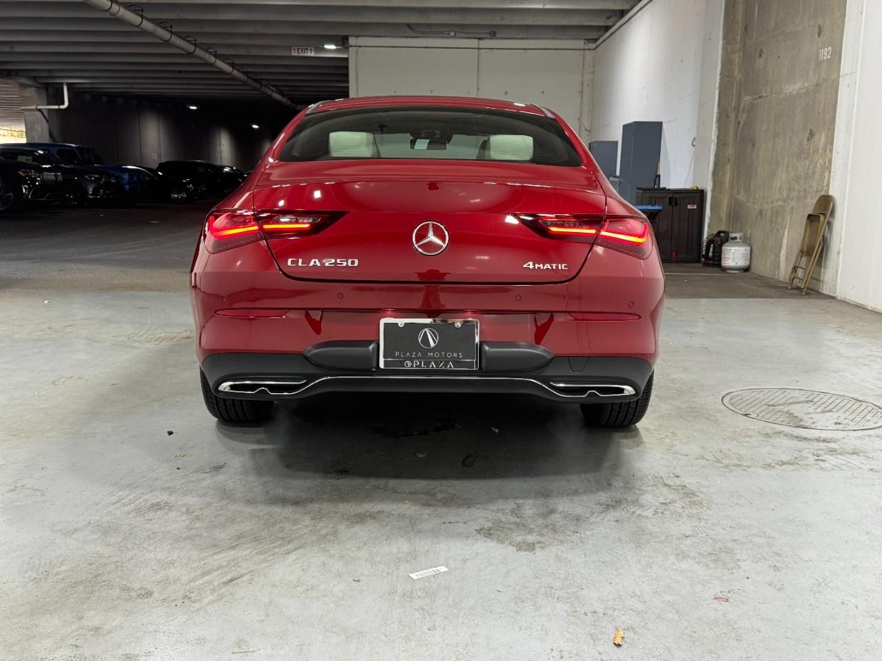 Mercedes-Benz CLA Vehicle Full-screen Gallery Image 9