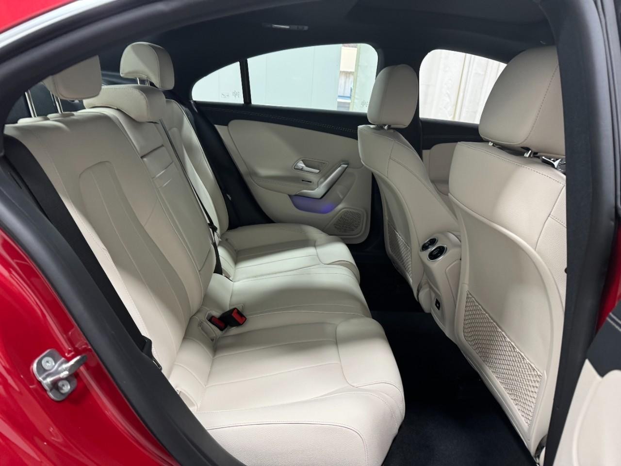 Mercedes-Benz CLA Vehicle Full-screen Gallery Image 10