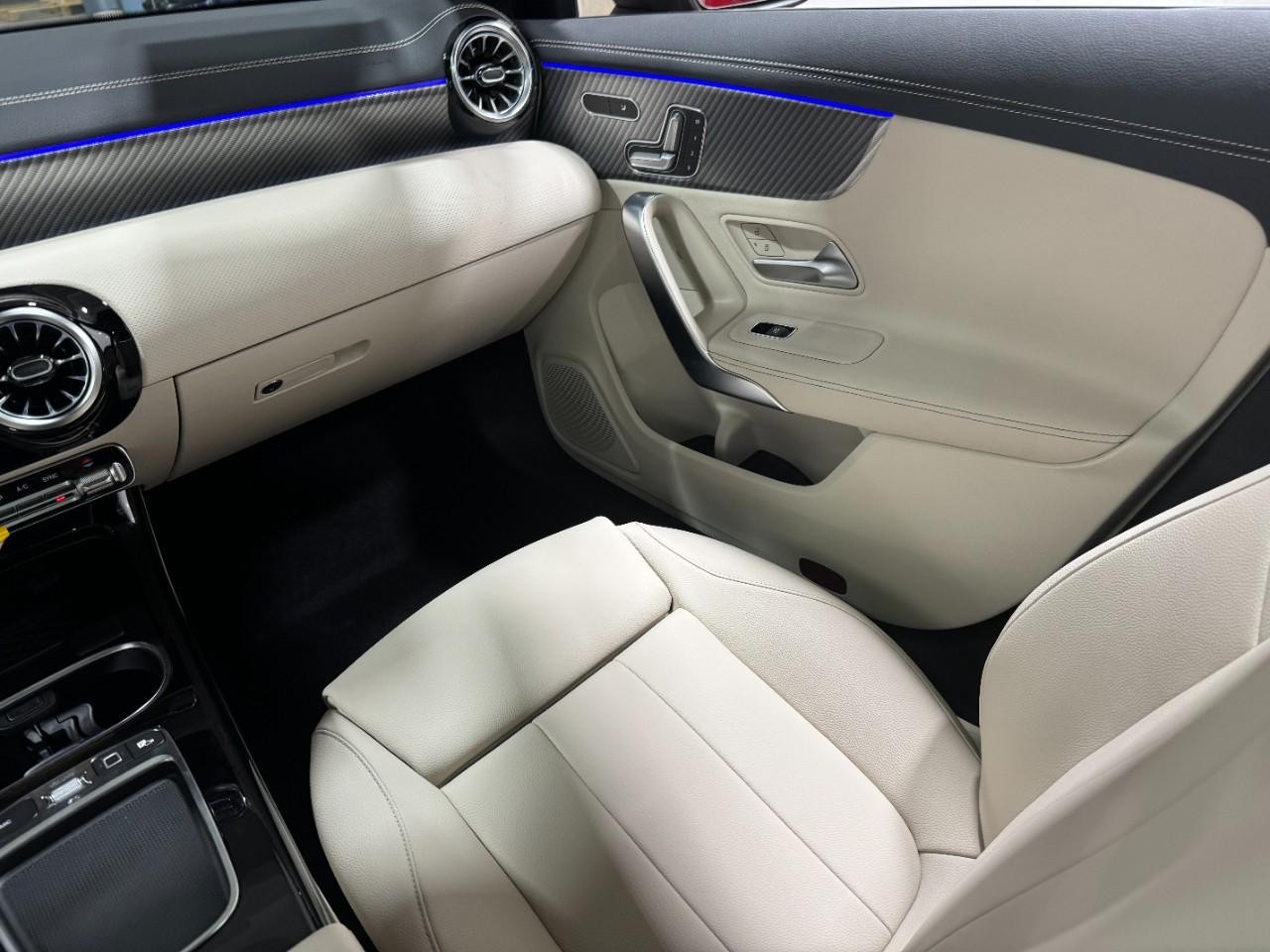 Mercedes-Benz CLA Vehicle Full-screen Gallery Image 16