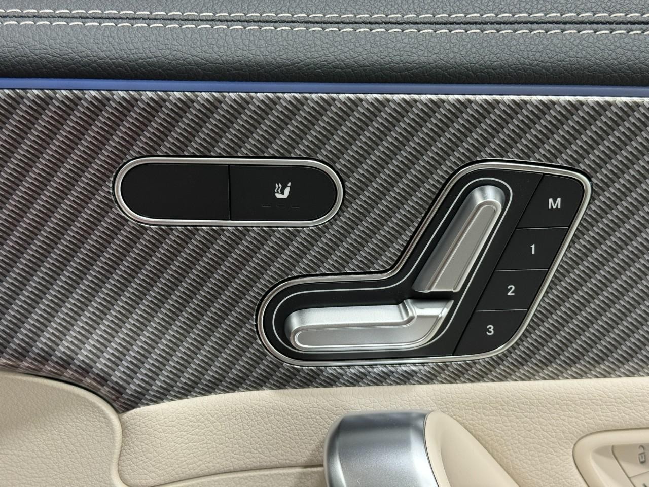 Mercedes-Benz CLA Vehicle Full-screen Gallery Image 20