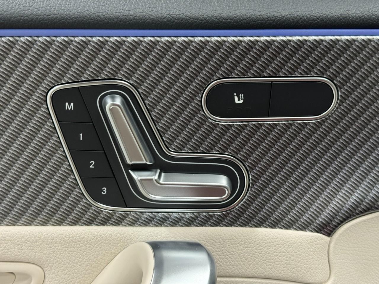 Mercedes-Benz CLA Vehicle Full-screen Gallery Image 23