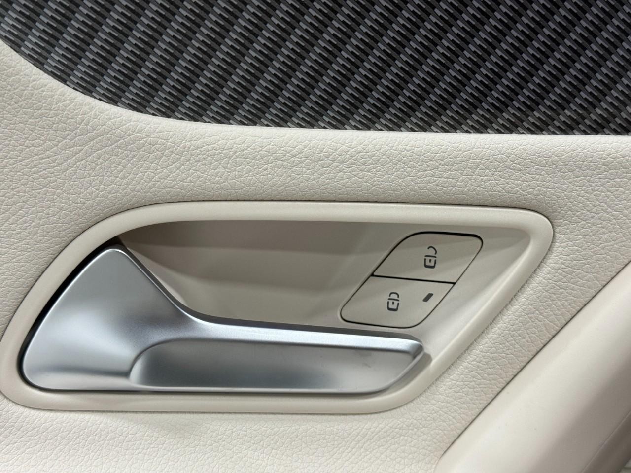 Mercedes-Benz CLA Vehicle Full-screen Gallery Image 24