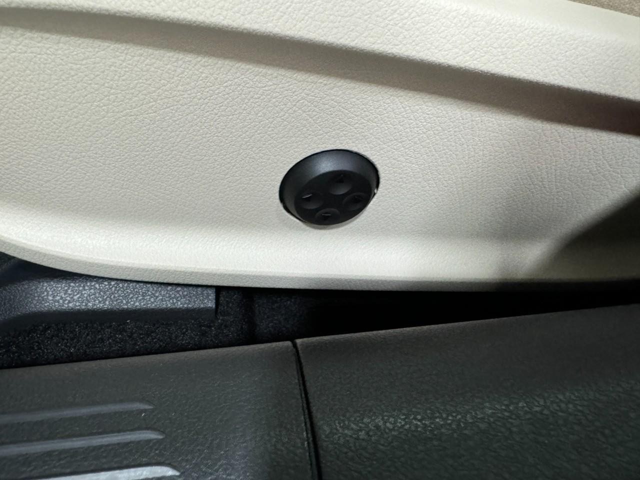 Mercedes-Benz CLA Vehicle Full-screen Gallery Image 29