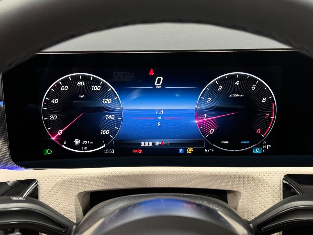 Mercedes-Benz CLA Vehicle Full-screen Gallery Image 33