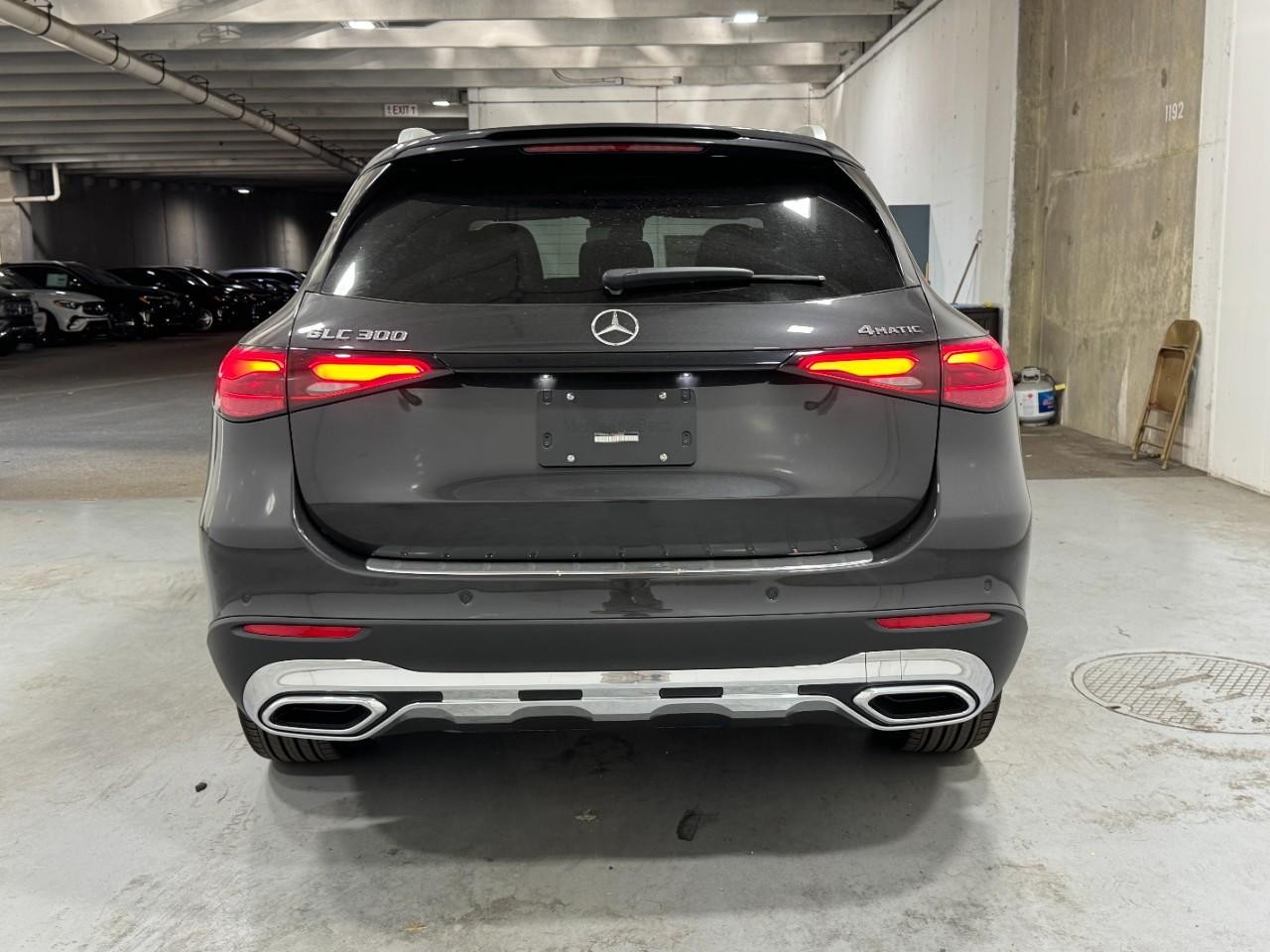 Mercedes-Benz GLC Vehicle Full-screen Gallery Image 9